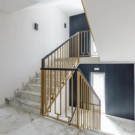 018 Tuz Przy Plazy Z Tarasem I Parkingiem Perlowa Przystan