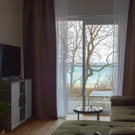 018 Tuz Przy Plazy Z Tarasem I Parkingiem Perlowa Przystan سيانوزيتي