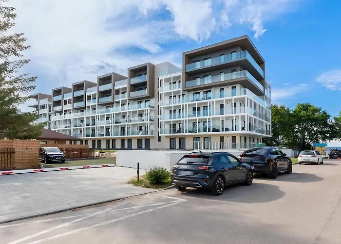 018 Tuz Przy Plazy Z Tarasem I Parkingiem Perlowa Przystan * Poland